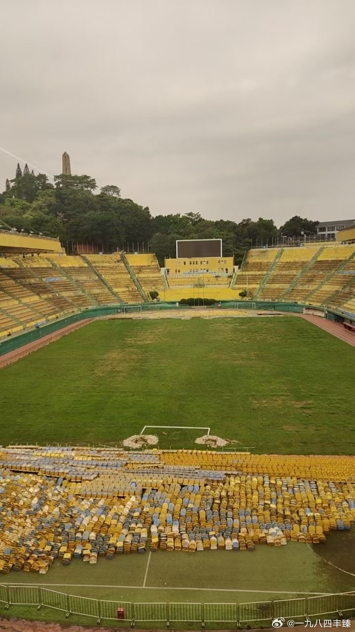 丰臻：越秀山金色座椅已拆除 此前风水大师说不宜为水色因此改色